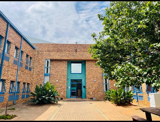 720M² OFFICE TO LET IN RANDJESPARK